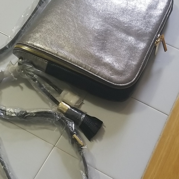 G.I.L.I. haloguard crossbody - Picture 2 of 6